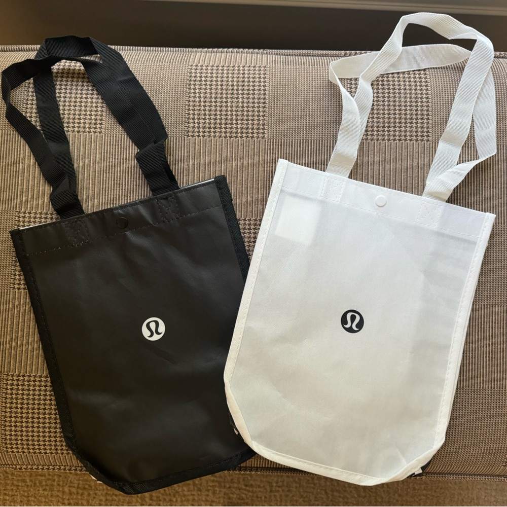 (2) lululemon bags totes reusable🤍🖤